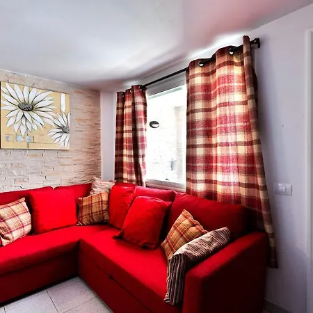 Gin Gin بويرتو ذيل كارمين